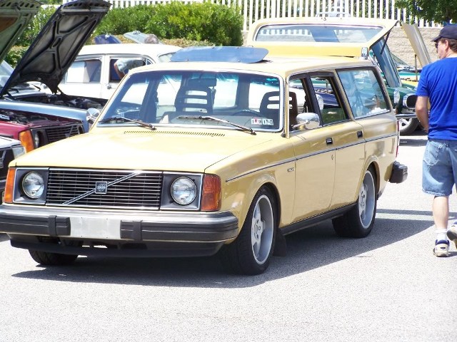 download 78 Volvo 242 244 245 workshop manual