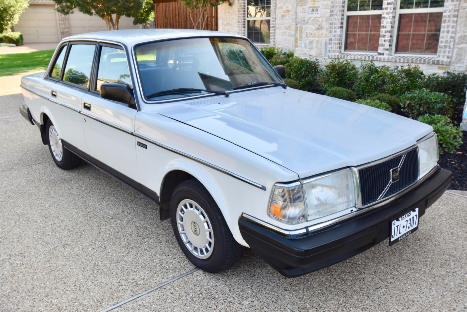 download 88 Volvo 240 workshop manual