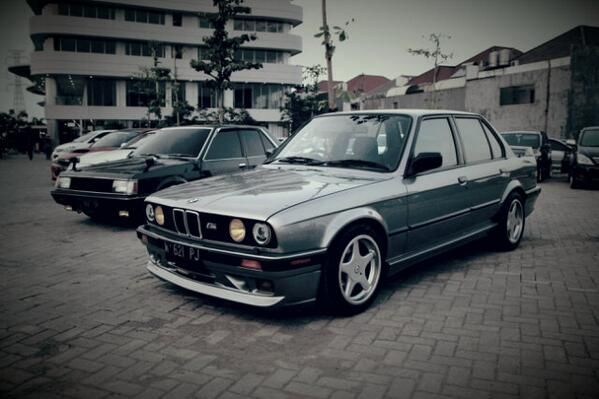 download BMW 3 E30 workshop manual
