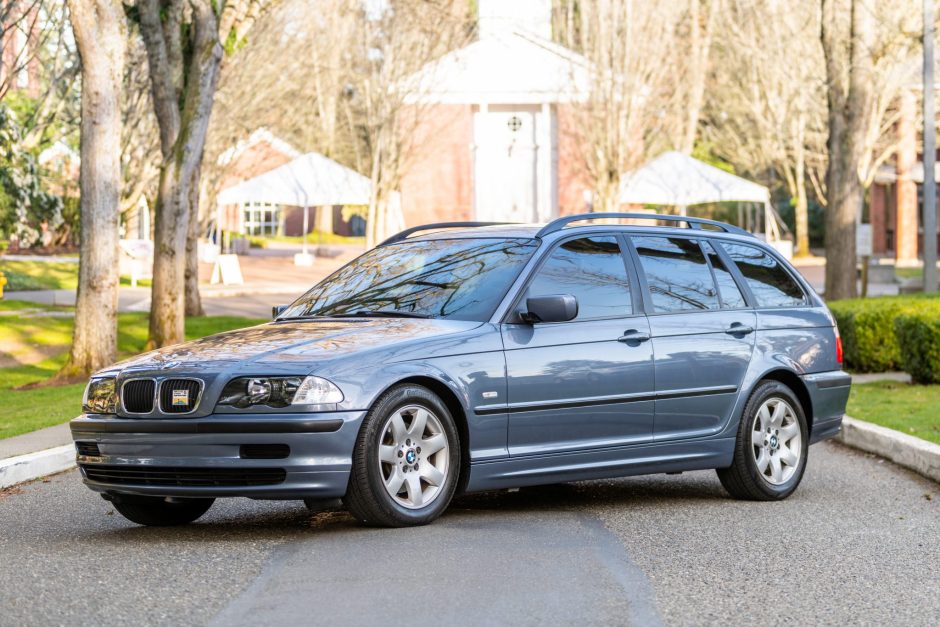 download BMW 323i able workshop manual