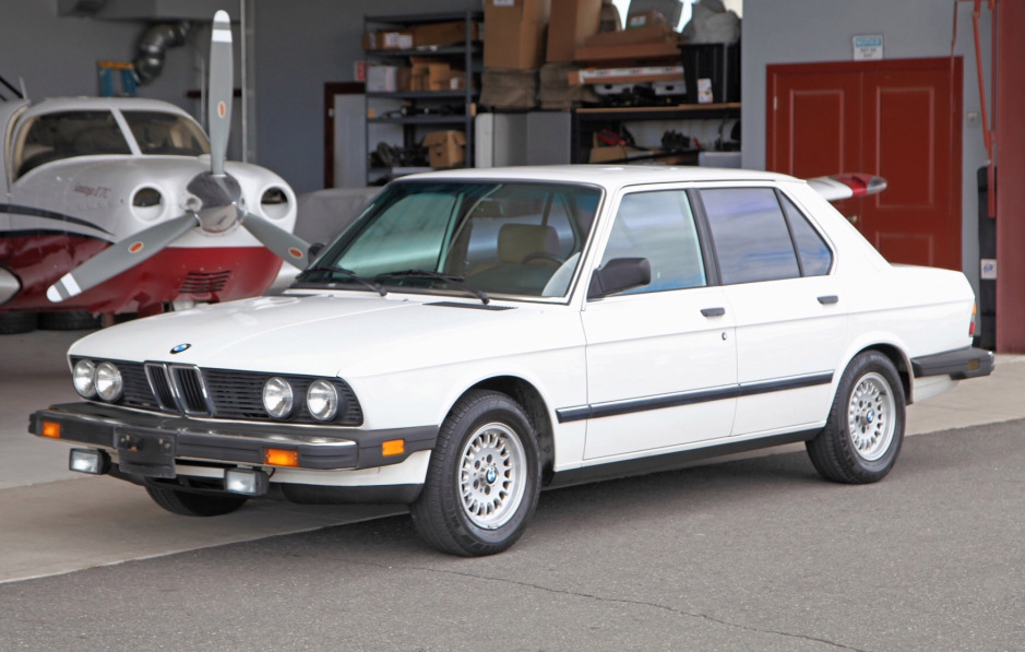 download BMW 528e ETM workshop manual