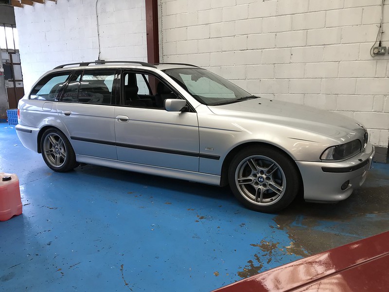 download BMW E39 Sport Wagon workshop manual