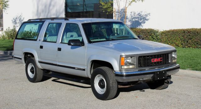 download GMC C2500 Suburban workshop manual