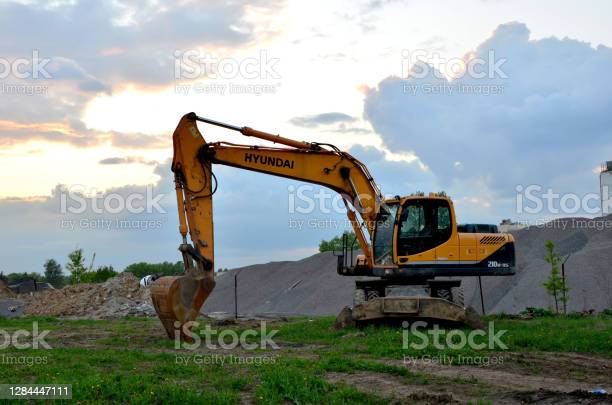 download Hyundai R210W 9S Wheel Excavator able workshop manual