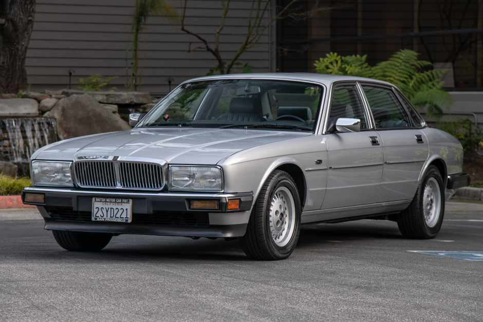 download Jaguar XJ6 Sovereign D to M registration workshop manual