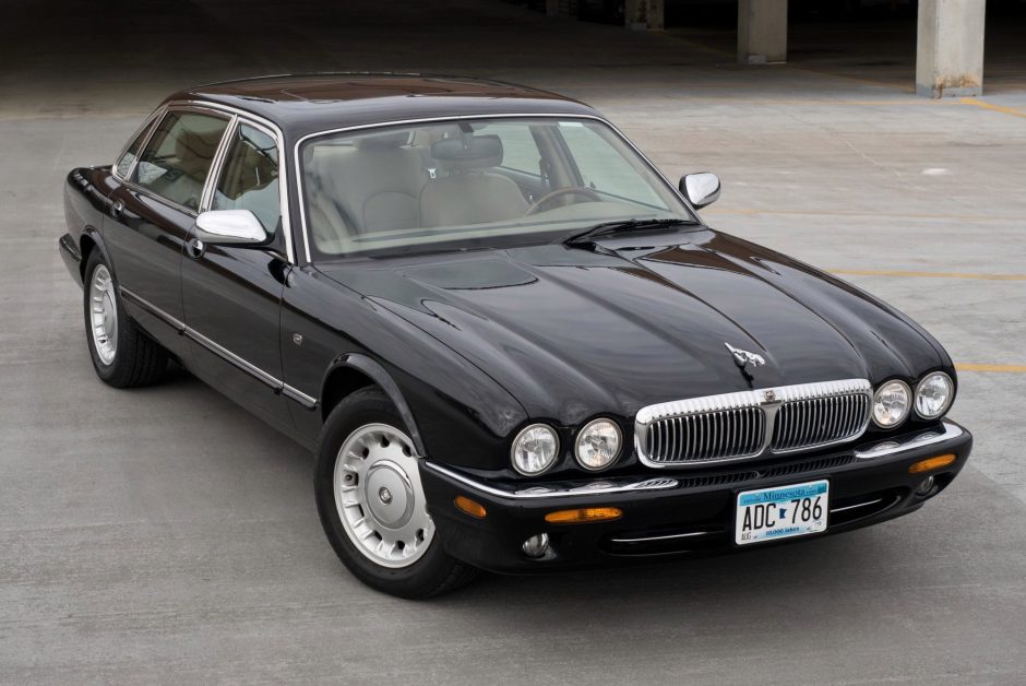 download Jaguar XJ8 able workshop manual