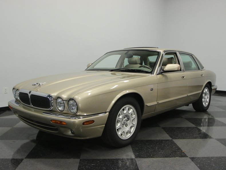 download Jaguar XJ8 able workshop manual