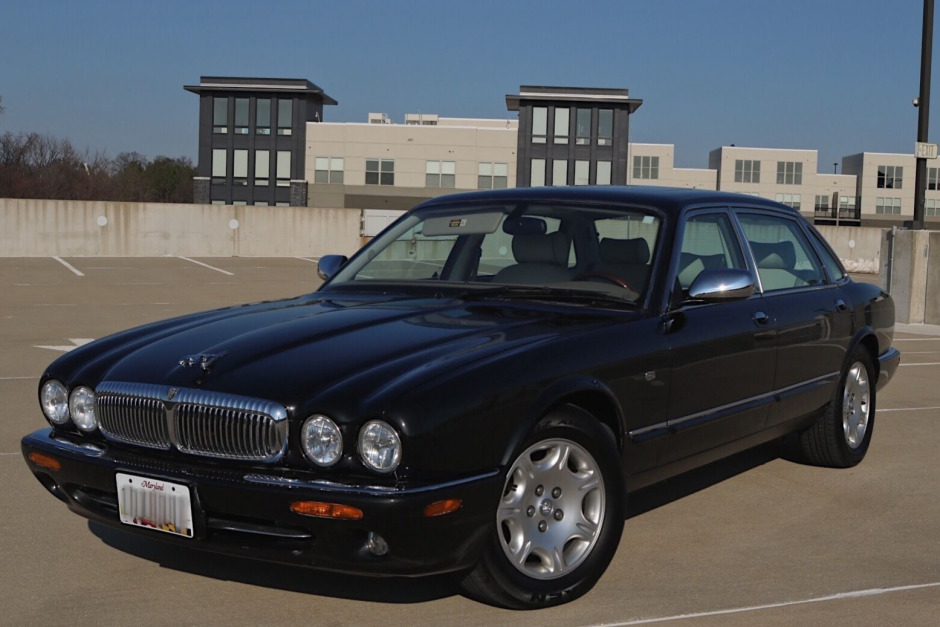 download Jaguar XJ8 able workshop manual