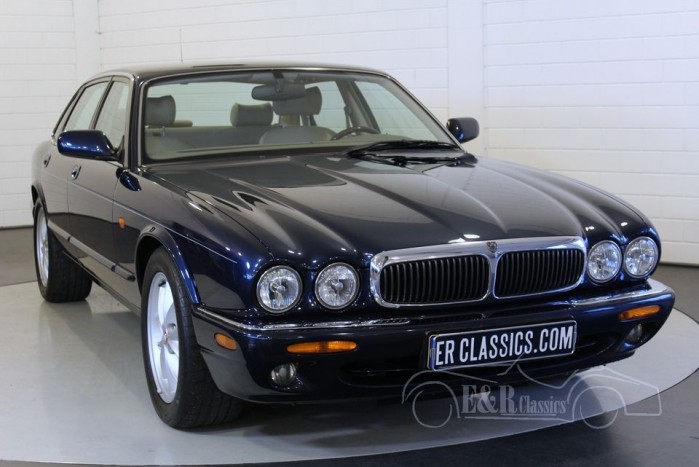 download Jaguar XJ8 workshop manual