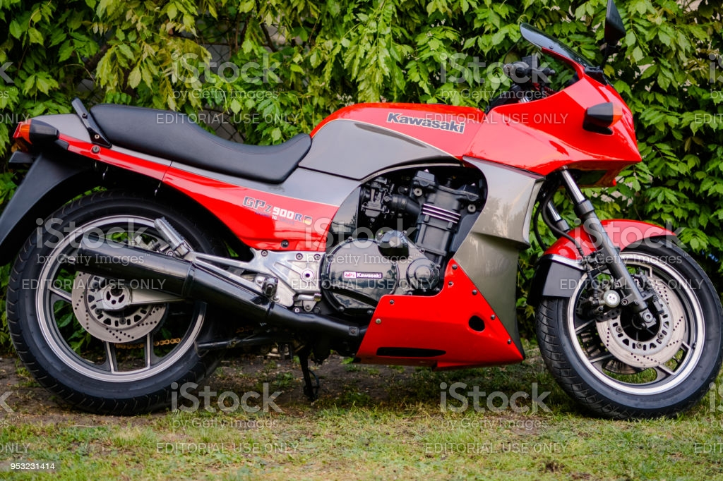 download Kawasaki GPZ900R Motorcycle In Free Preview able workshop manual