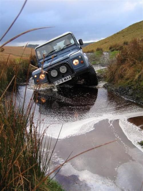 download <img src=http://www.instructionmanual.net.au/images/Land%20Rover%20DEFENDER%2090%20x/2.land-rover-defender-S1165894-8.jpg width=693 height=433 alt = 