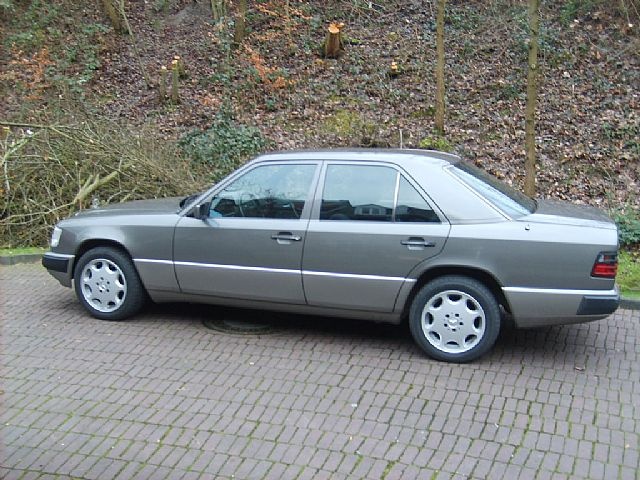 download MERCEDES BENZ 124 SEDAN 300E 3.L workshop manual