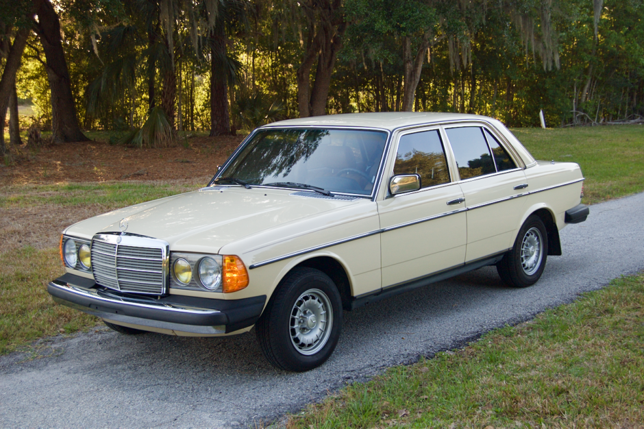 download Mercedes Benz W123 300D workshop manual