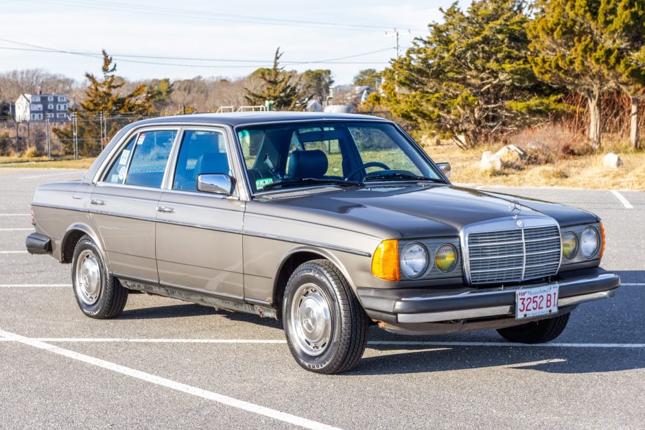 download Mercedes 240D 83 able workshop manual