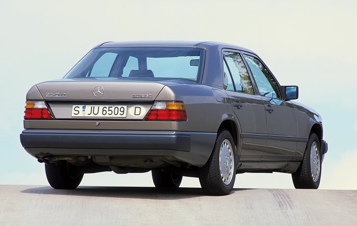 download Mercedes Benz 124 Sedan 300E 4MATIC 3L Man able workshop manual