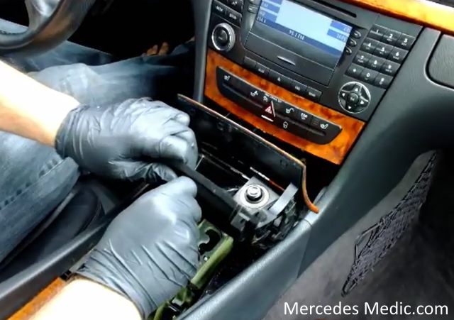 download Mercedes Benz E Class E320 E500 workshop manual