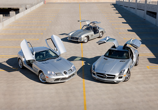 download Mercedes SLS workshop manual