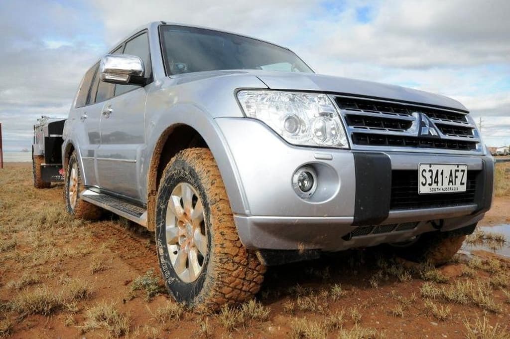 download Mitsubishi Pajero NM workshop manual