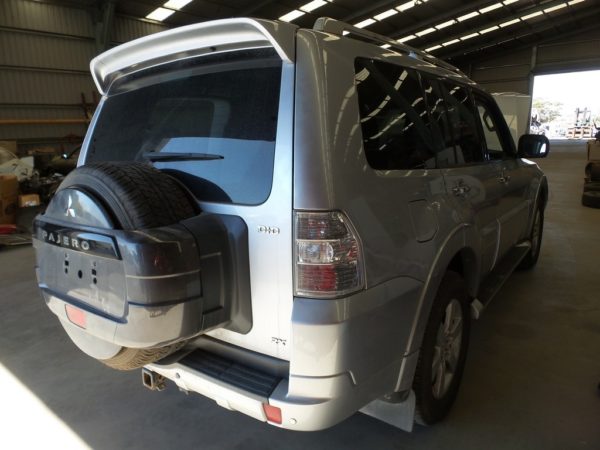 download Mitsubishi Pajero workshop manual