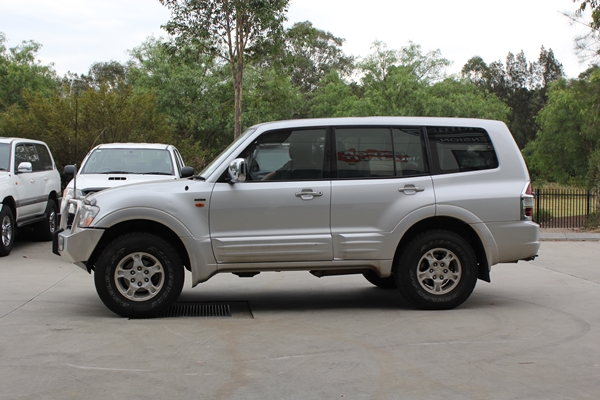 download Mitsubishi Pajero workshop manual