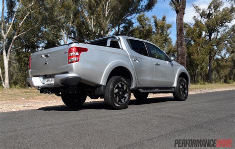 download Mitsubishi Triton workshop manual