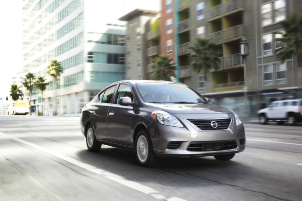 download Nissan Versa workshop manual