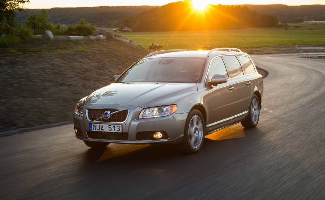 download Volvo V70 workshop manual